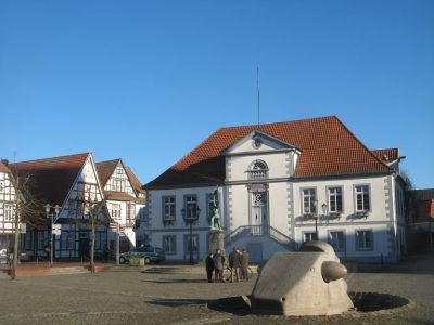 Quakenbrück_Marktplatz_mit_Stier-min